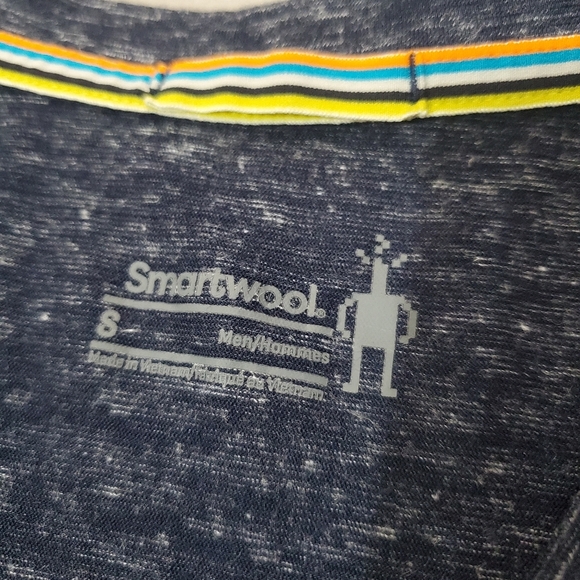 Smartwool Men's Heathered Grey & Navy Blue V-Neck Short Sleeves Shirt. Men S. - Picture 3 of 8